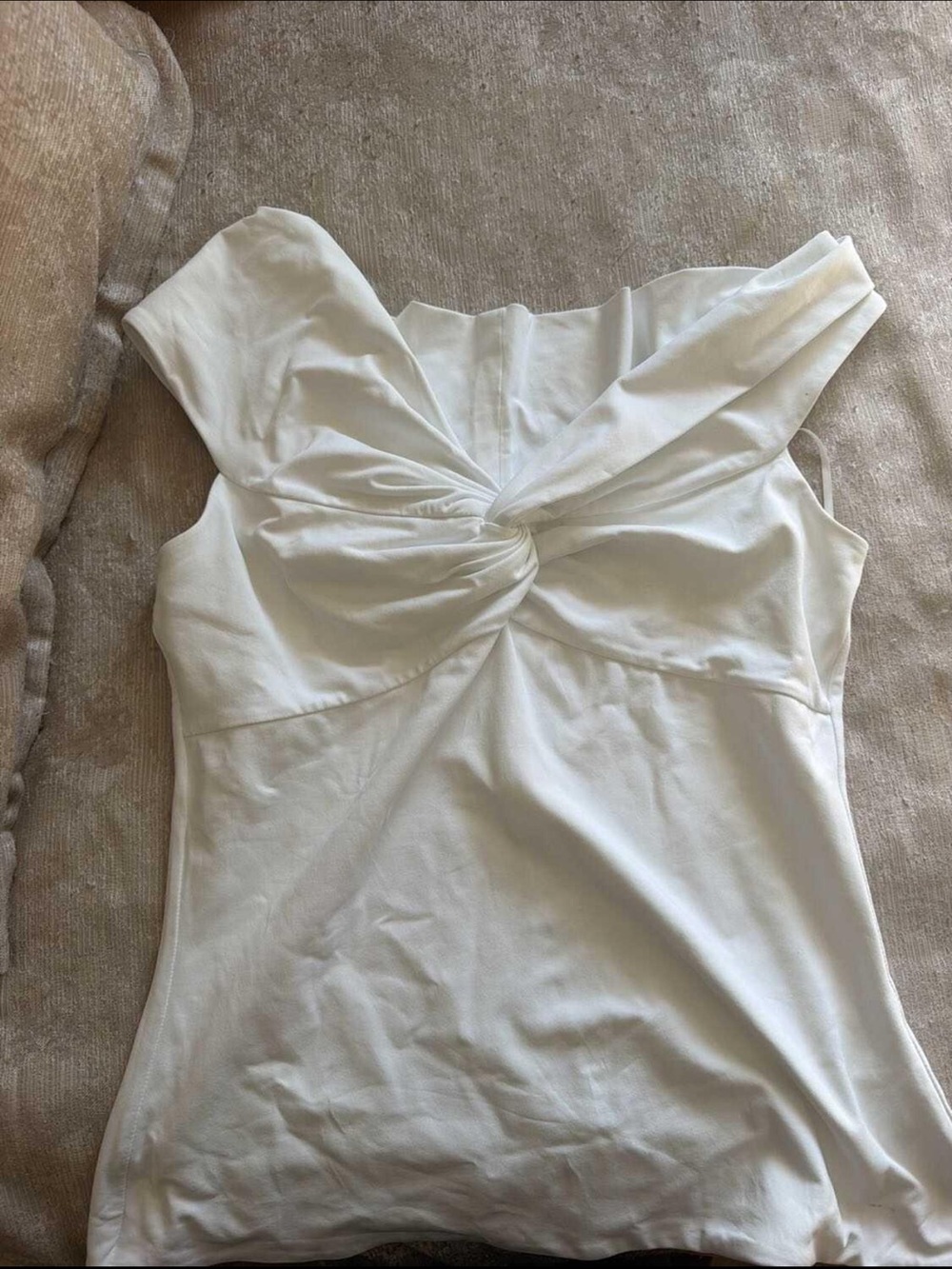 Off-Shoulder Twist Front White Babaton Contour